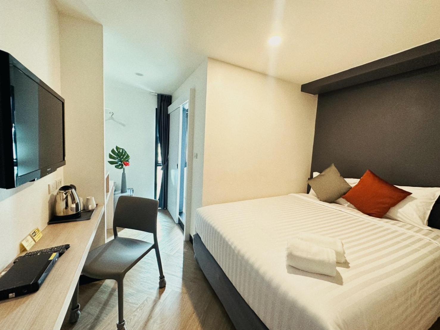 14 Sathorn Hotel No-Parking Bangkok Extérieur photo