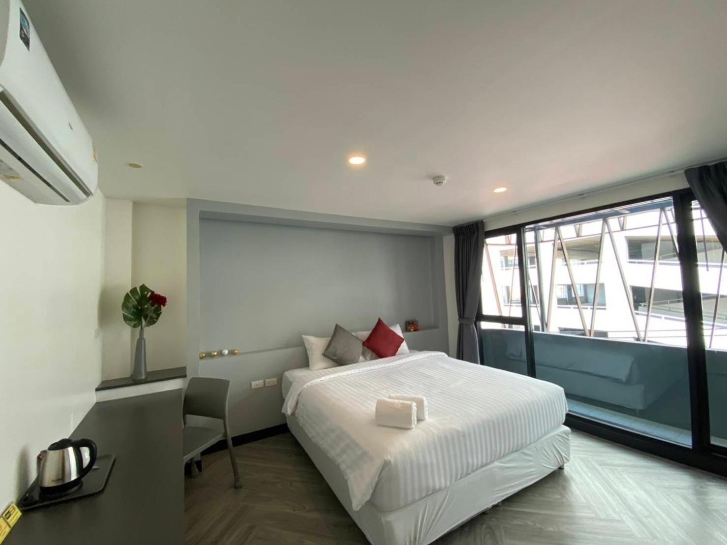 14 Sathorn Hotel No-Parking Bangkok Extérieur photo