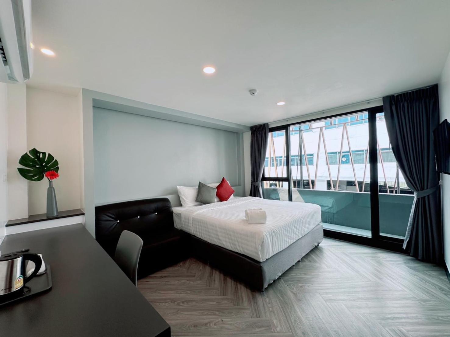 14 Sathorn Hotel No-Parking Bangkok Extérieur photo