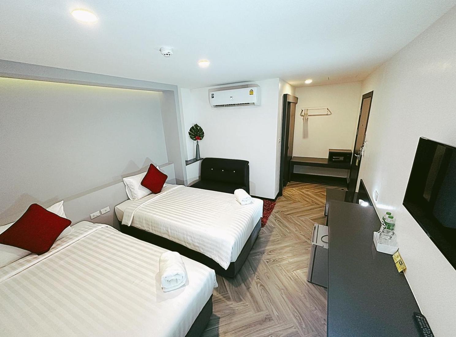 14 Sathorn Hotel No-Parking Bangkok Extérieur photo