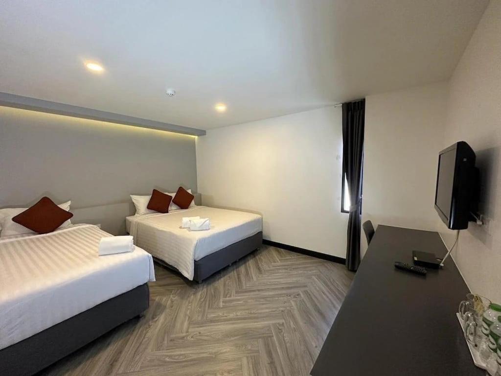 14 Sathorn Hotel No-Parking Bangkok Extérieur photo