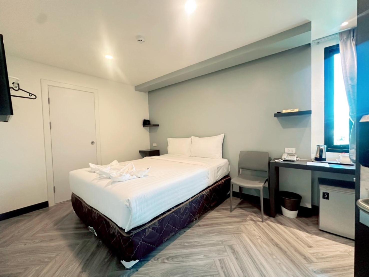 14 Sathorn Hotel No-Parking Bangkok Extérieur photo